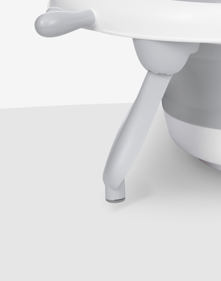 Crafted from non-toxic materials, this bathtub ensures a safe bathing environment for your baby, letting you focus on making bath time fun and worry-free.