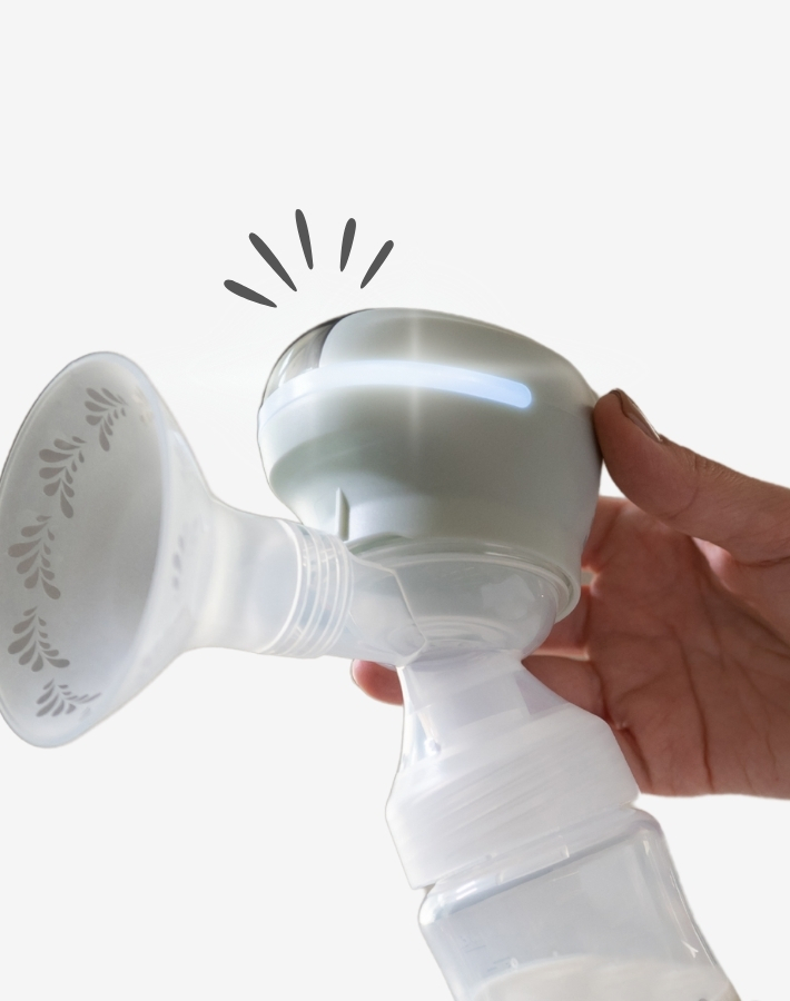 Перфектна за заети майки, тази помпа за кърма ви позволява удобно да изцеждате и съхранявате кърма предварително, за да осигурите на бебето си готов запас, когато е необходимо.