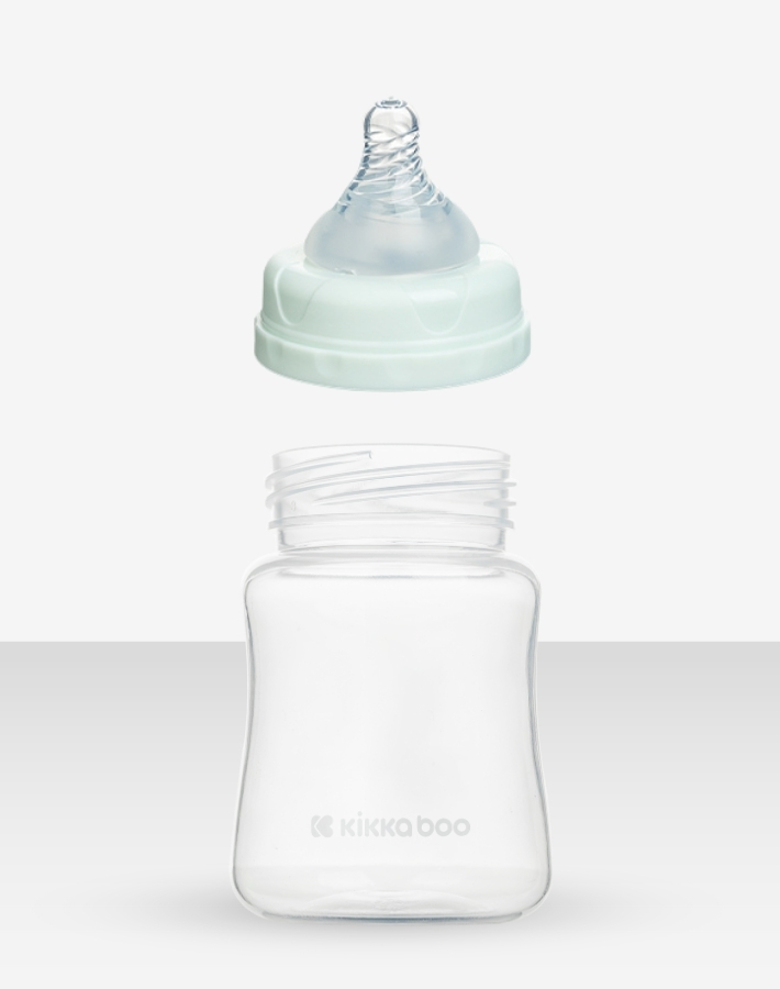 LEIA PLUS се предлага с биберонов сет за лесно хранене в движение и голямо шише с вместимост 150 ml.