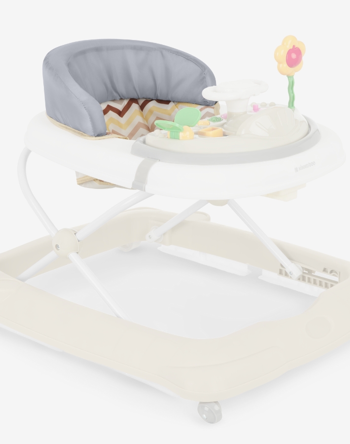 Предназначена за деца на възраст от 6 месеца до 12 кг, като ги насърчава и стимулира да направят първите си стъпки по забавен и безопасен начин.