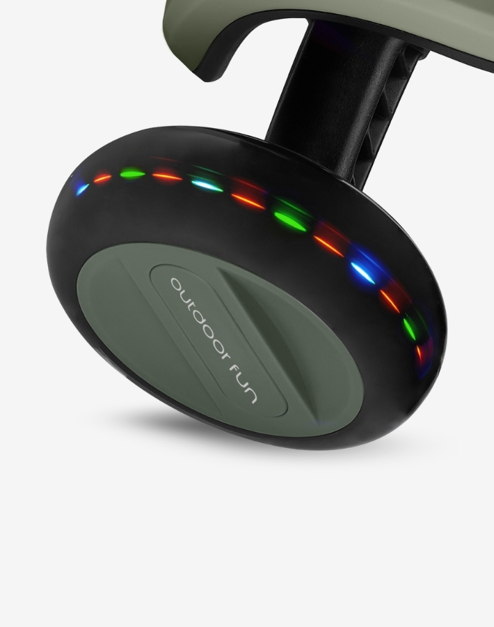 Скутерът има безшумни полиуретанови колела, оборудвани с ярки LED светлини, които светят при движение, правейки карането още по-вълнуващо и забавно.