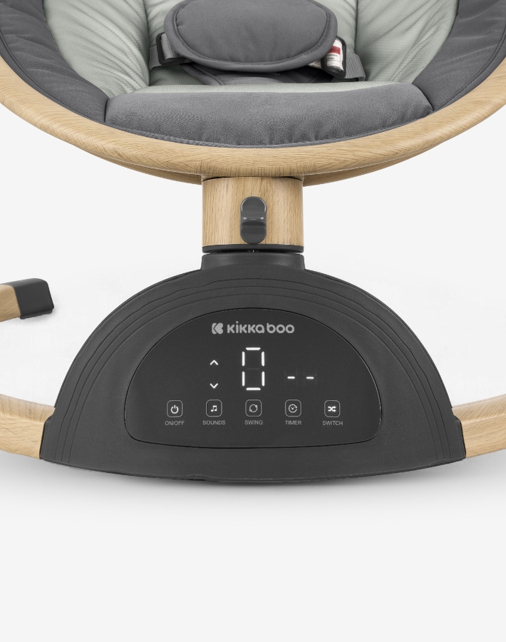 Сензореният дисплей и удобният бутон за заключване ви позволяват лесно да регулирате настройките и сигурно да блокирате движението на люлката, когато е необходимо.