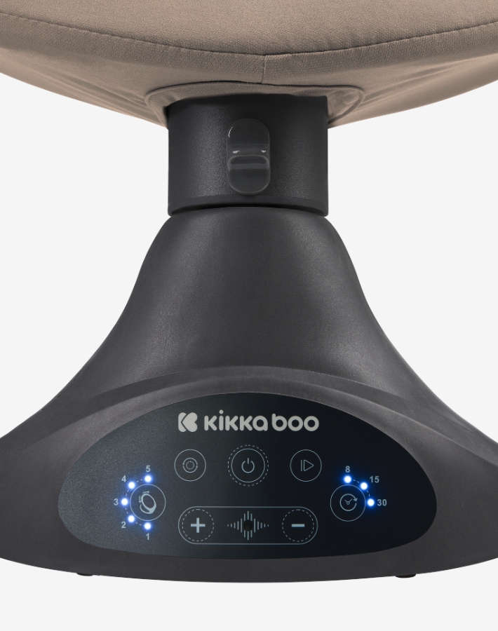 Регулирайте лесно настройките на люлката с помощта на сензорния дисплей. Той подобрява възможностите ви за контрол и персонализиране на люлеенето според нуждите на бебето.