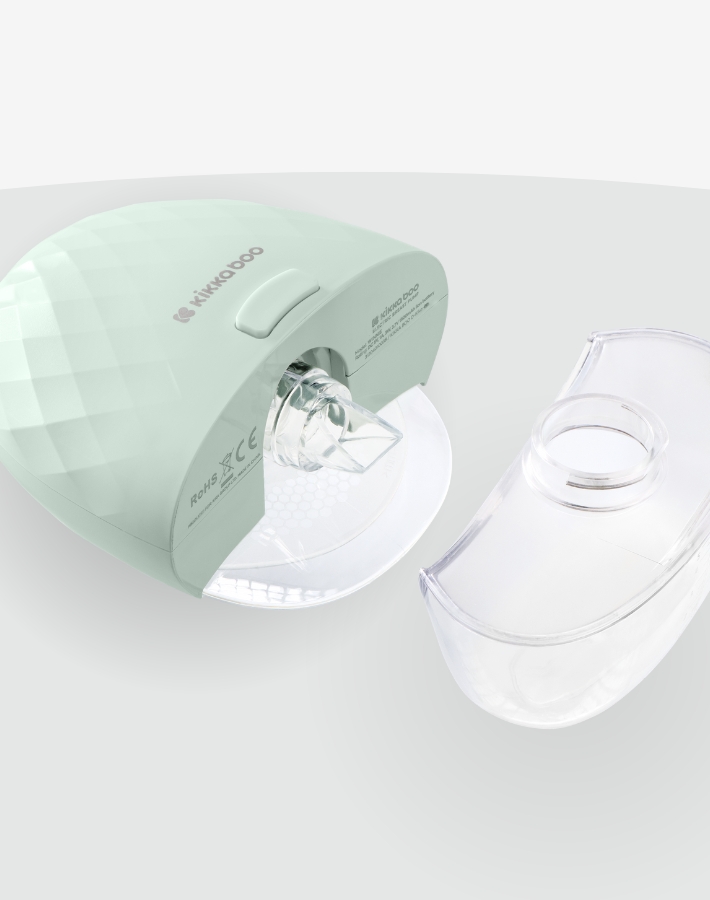 Контейнерът за мляко е изработен от устойчива пластмаса тритан, която е безопасна и не съдържа вредни химикали. С капацитет от 140ml, той предлага достатъчно място за съхранение на млякото до следващото хранене на мъничето.