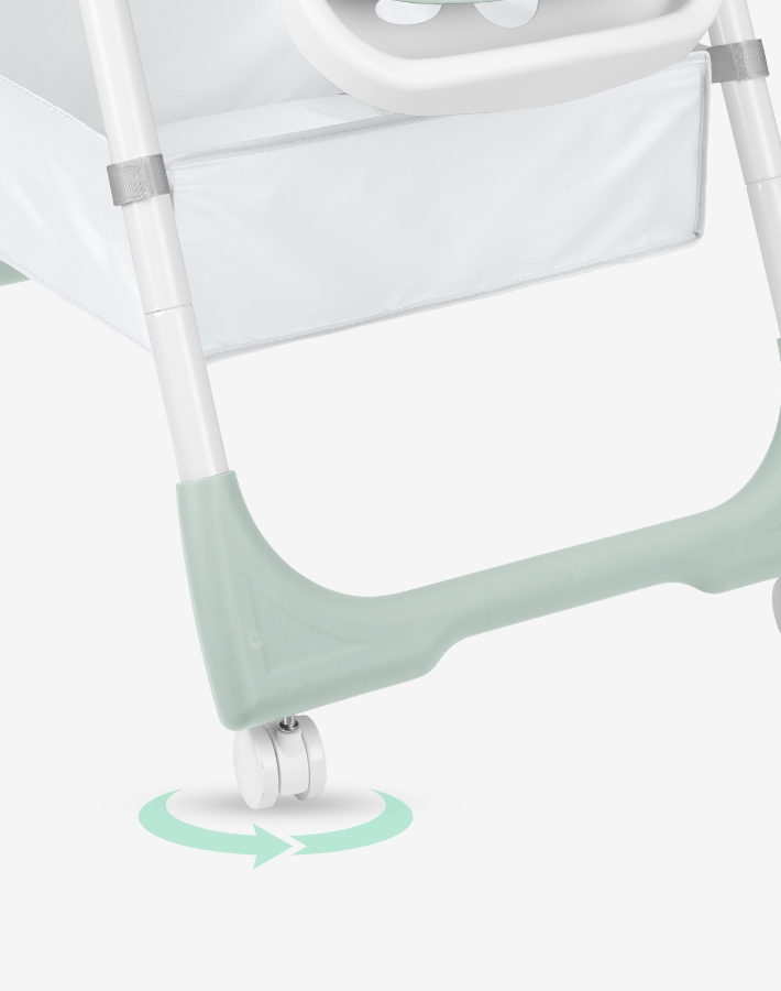 SPICY+ is equipped with 4 4 smooth-rolling wheels with brakes. Manoeuvre effortlessly and fix firmly in the desired position, for maximum safety during mealtimes.