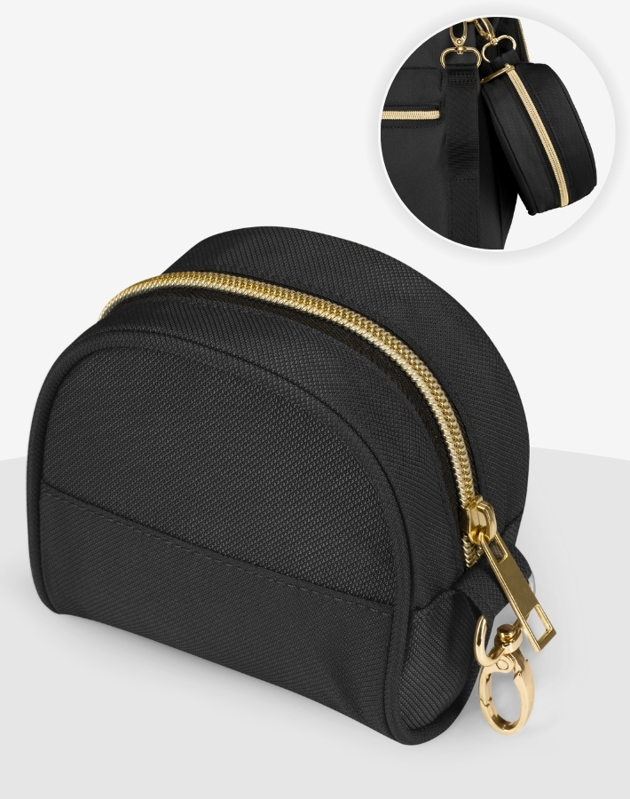 The detachable wallet accessory enhances MAXI’s functionality, providing a convenient option for carrying important items separately, so they are always within hand reach.