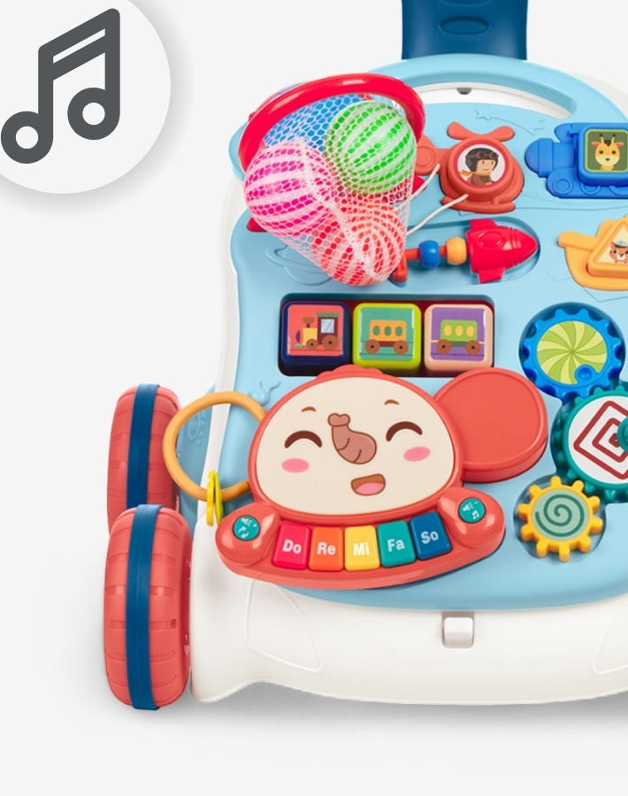 Интерактивния панел с музика и светлини стимулира сетивата на детето, подпомагайки когнитивното развитие, докато то играе.