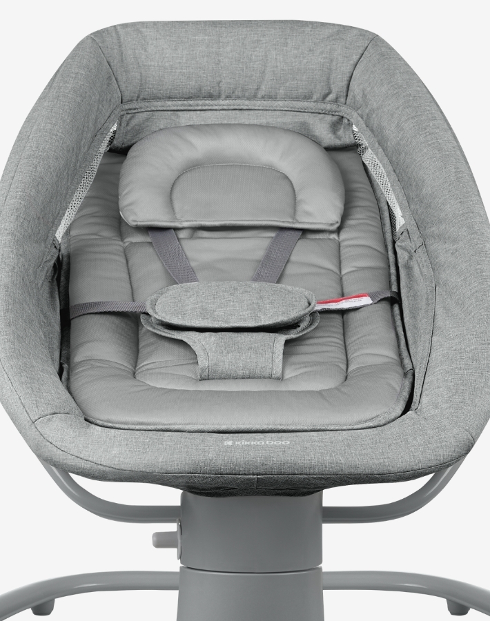 Люлка WINKS е проектирана за максимална безопасност и комфорт. Изработена от висококачествени материи, тя разполага с широка и удобна седалка, която държи бебето с помощта на 5-точков предпазен колан.