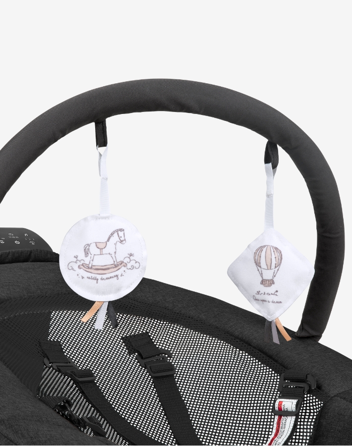 The toy bar includes soft plush toys in calming, neutral colors to gently engage your baby. Ideal for sensory development and cozy entertainment.