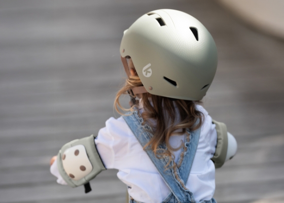 Аксесоари за игра навън – каски, предпазители и други